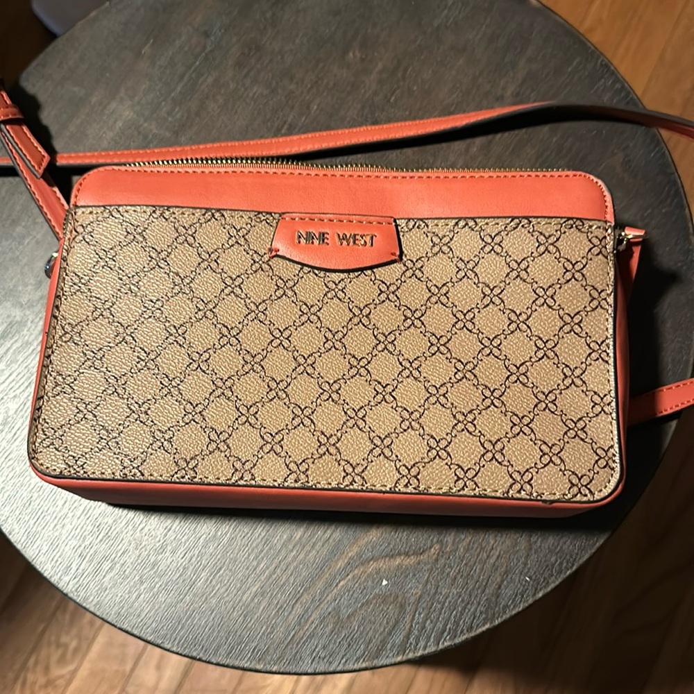 Nine West crossbody bag. In excellent condition only used one time.